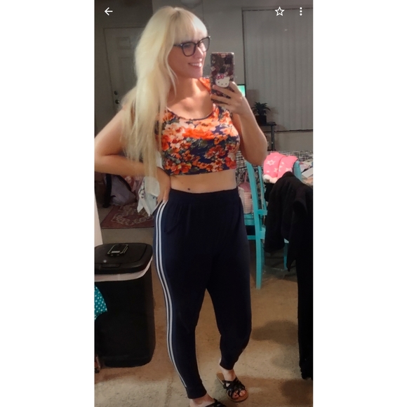 Meet your Posher, Sara - Picture 2 of 4